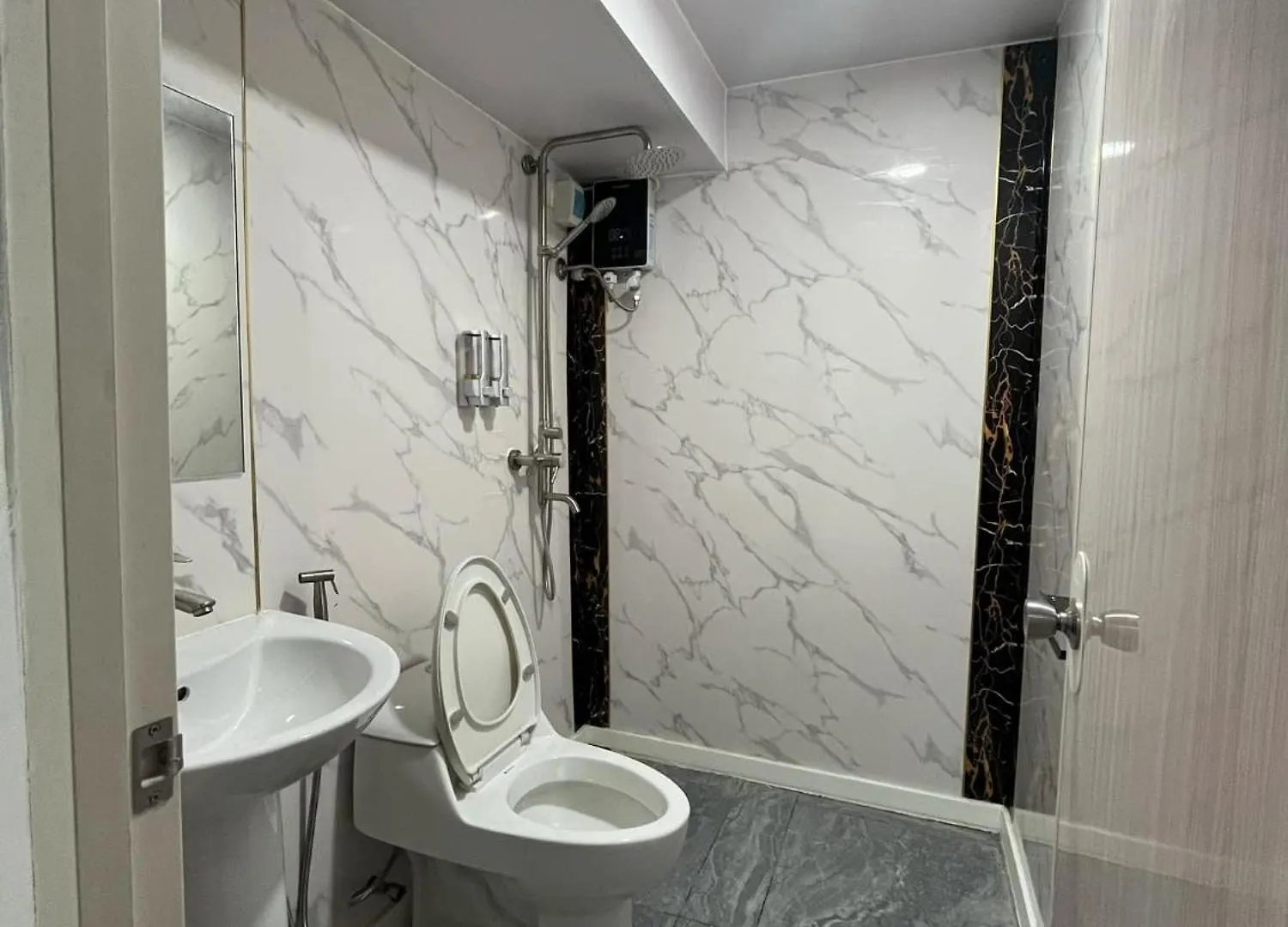 Hotel Maine City Residences Tramo Pasay